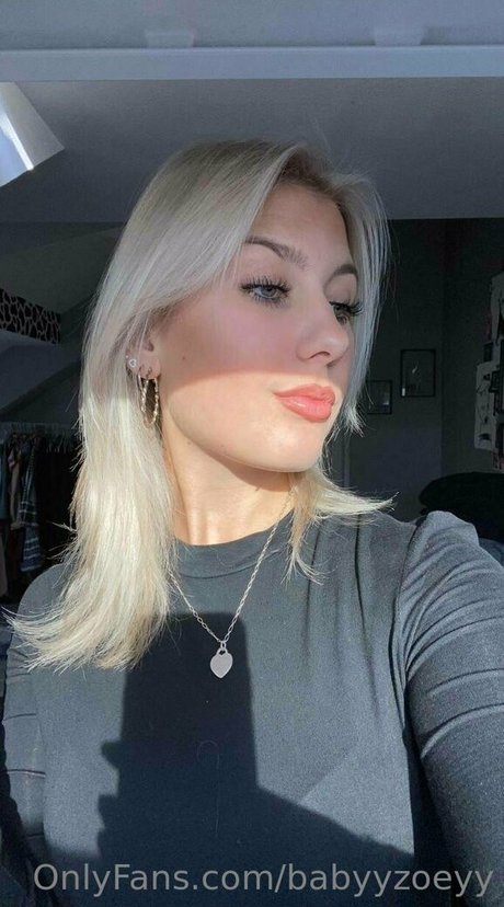 babyyzoeyy star du porno gratuite image