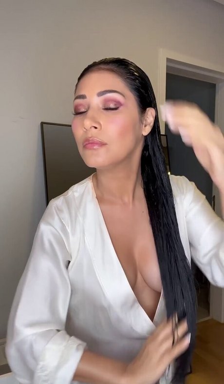 Simone E Simaria star du porno en haute qualité photos