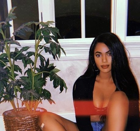 Sophia Cardinez actriz atractiva foto