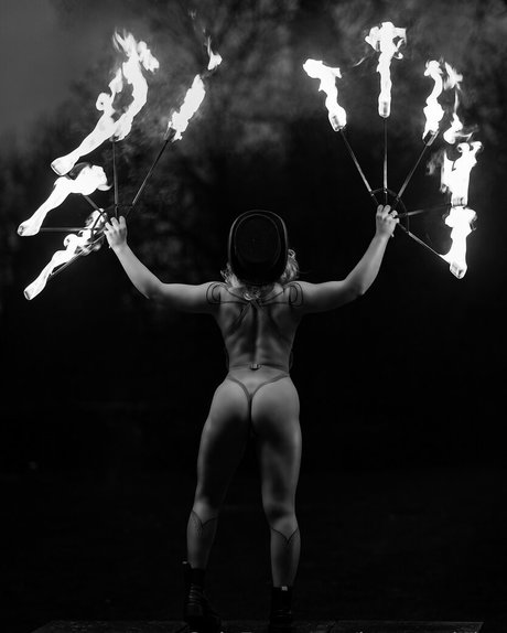 Hoopsydaisy star exclusive image