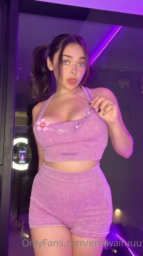 emiserinaa estrella porno caliente archivo