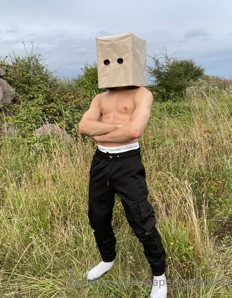 paperbagfree modèle nu des photos