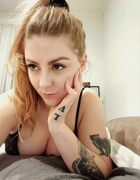 Lorien Gugich pornstar nudes img