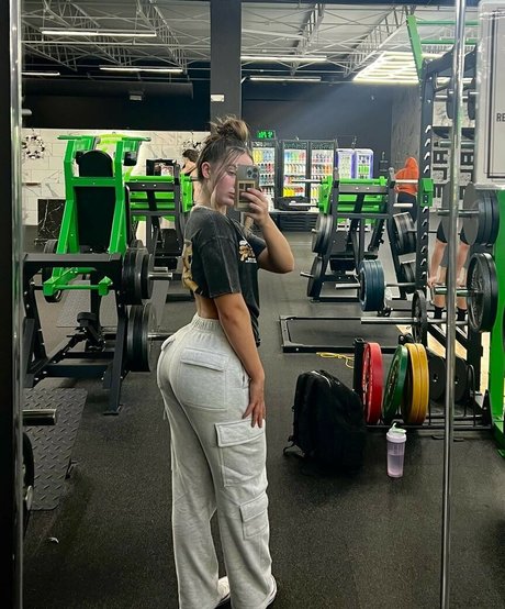 Makayla Mcquoid modelo erótico galerías