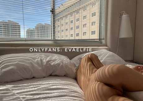 EvaElfie actrice sexy galeries