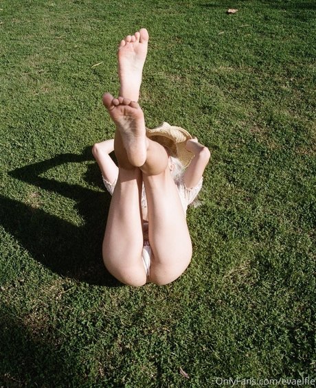 EvaElfie estrella porno de arte galería