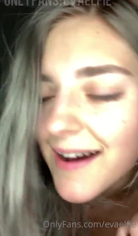 EvaElfie sexo estrella imágenes