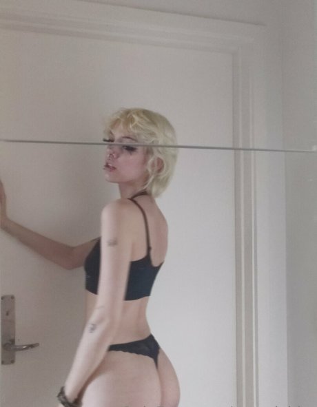 schnitzelbby model pornographic photos