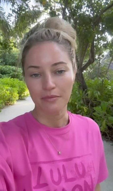 iJustine actrice adulte images