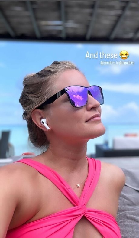 iJustine pornographic model pictures