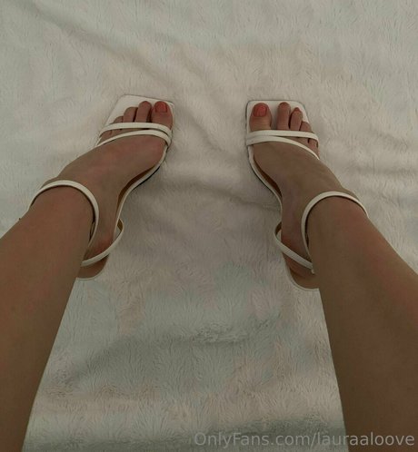 lauraaloove modelo desnudos fotos