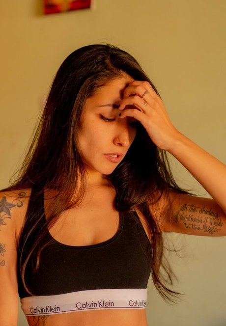 Bia Miyuki modelo libre imagen