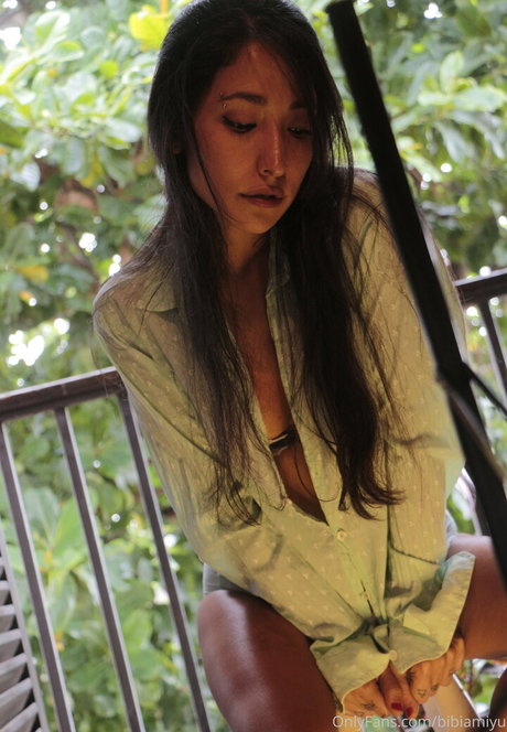 Bia Miyuki modèle érotique image