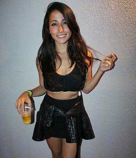 Bia Miyuki estrella porno en alta definición imágenes