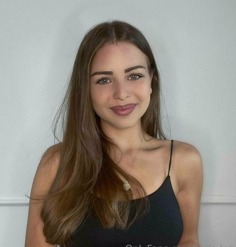 lucia lpz étoile nue archive