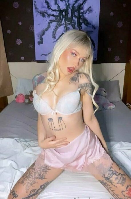 tinyboom2021 sexy actress picture