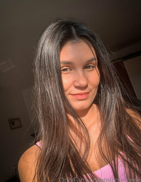 nicolefreee modelo de arte foto