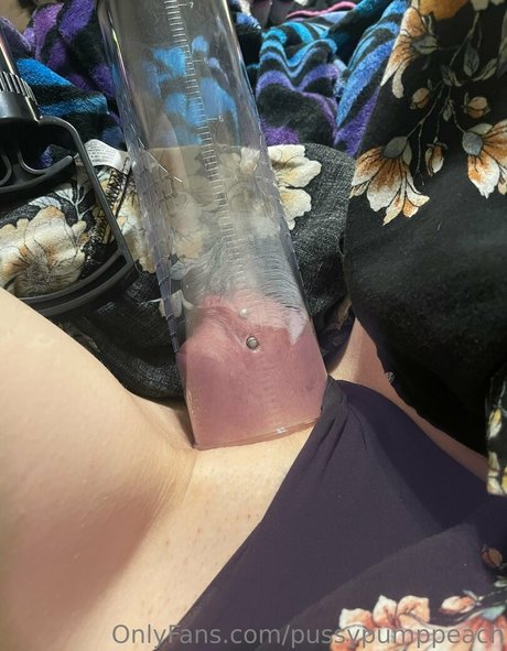 pussypumppeach nude pornstar picture