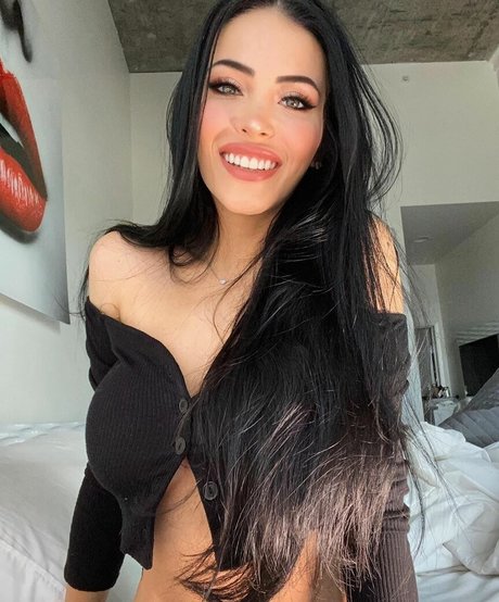 Claudia Alende modelo caliente foto