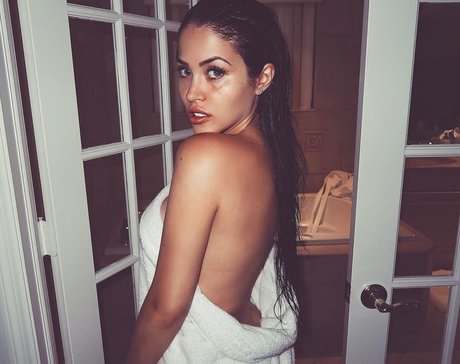 Claudia Alende modelo porno imagen