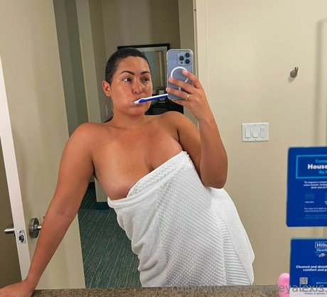 Hayley Alexis arte estelar galería