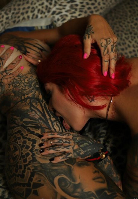 Valentina Ryabova étoile chaude galeries