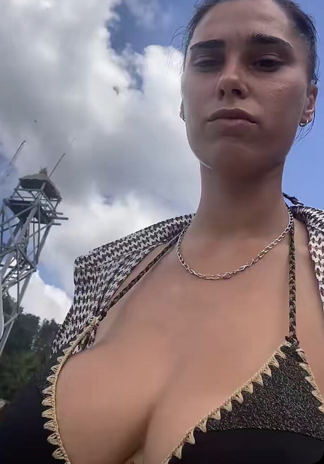 Laura Petard étoile sexy archive