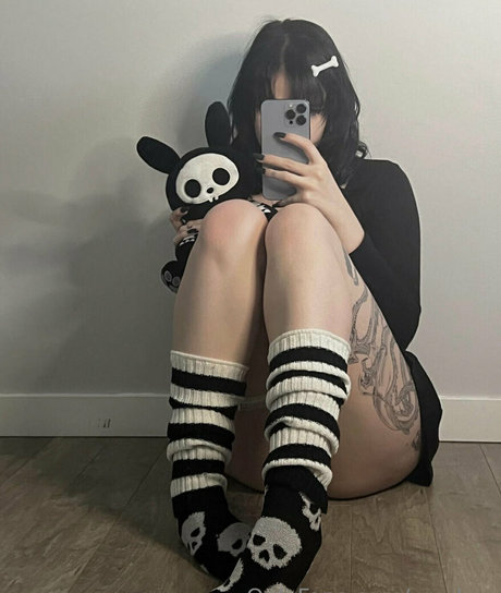 wuvkyu modèle artistique image