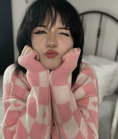 wuvkyu étoile nue image