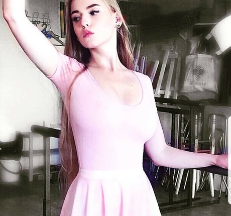 Oksana Neveselaya sexo estrella porno foto