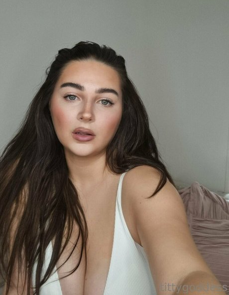 freetittygoddess modèle magnifique photo