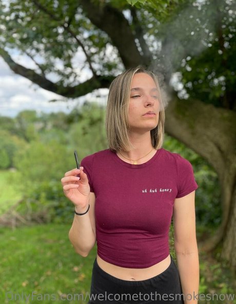welcometothesmokeshow model high quality pics