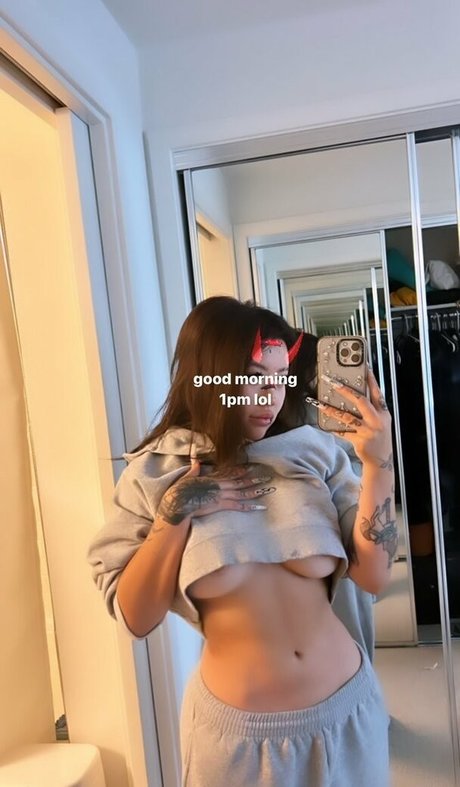 Heidikinnns nude pornstar image
