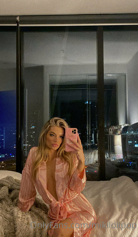 mikennaprior estrella caliente foto