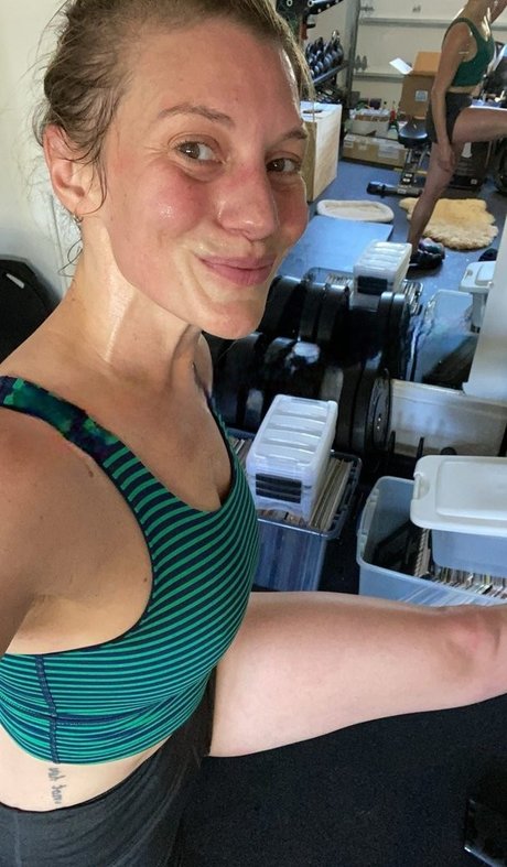Katee Sackhoff star du porno en haute qualité image