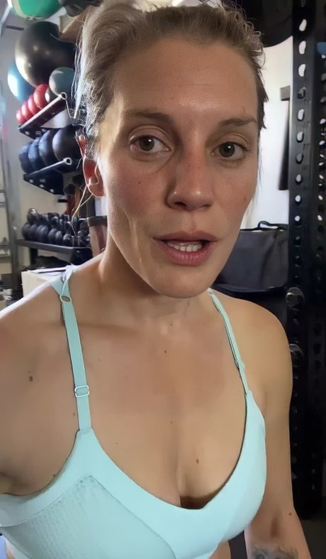 Katee Sackhoff modelo porno fotos
