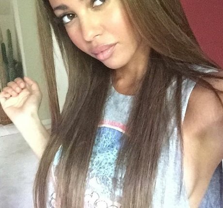 Vanessa Morgan actriz de alta calidad fotos