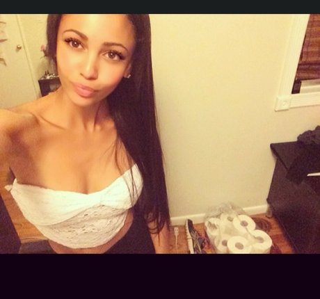 Vanessa Morgan estrella bonita galería