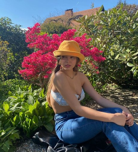 Kiana Stadler nus de stars du porno images