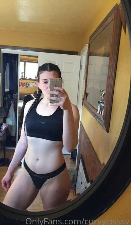 curvyjasssy modelo desnuda galería