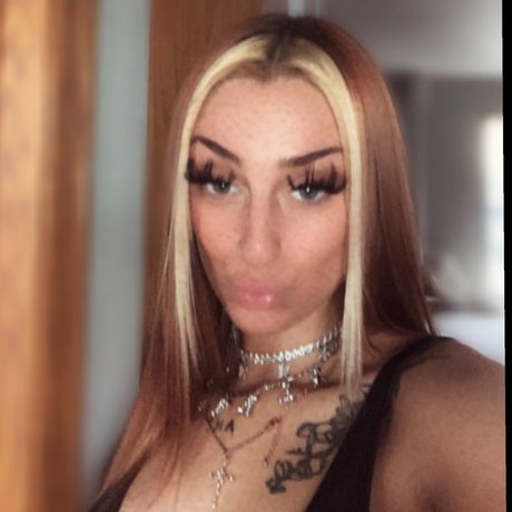 Influencer de redes sociales OnlyFans desnudo mejor imágenes