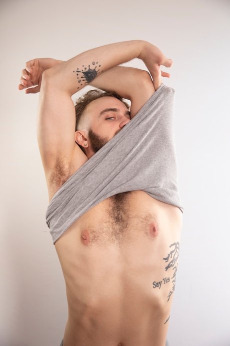 Aaron Oaks erotic pornstar img