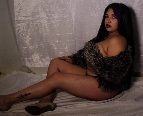 Adele Max star sexy photo