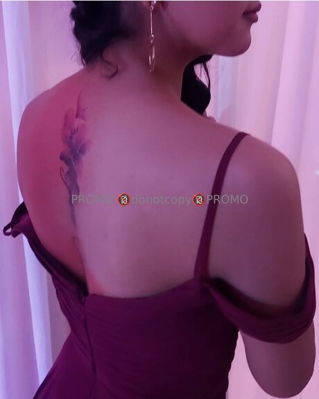 One Sweet One_ modelo erótico foto