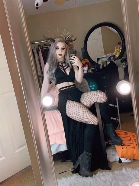 Alice Nicole naked pornstar image