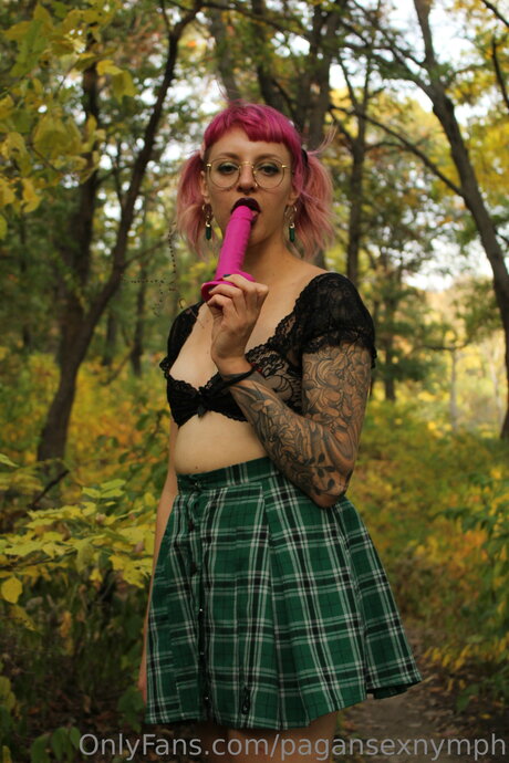 Kitten Nymph top star images