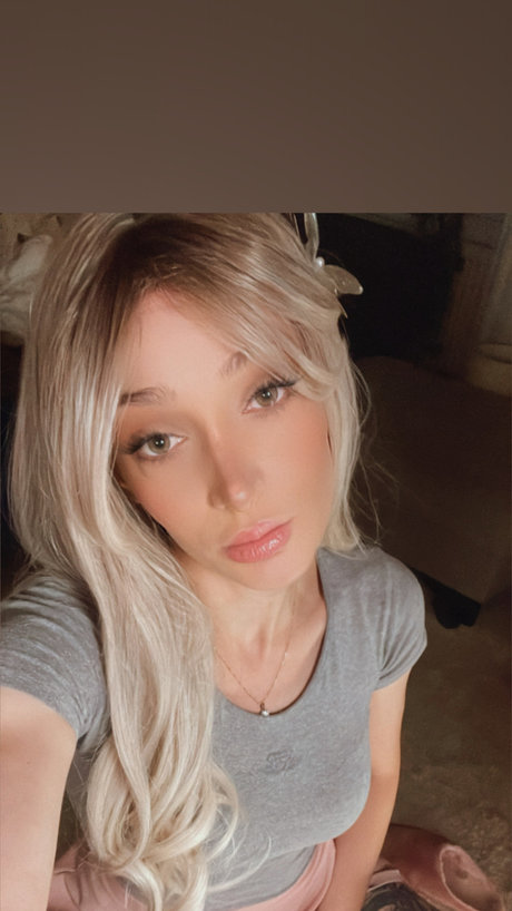 Pearl Vixxen model sex picture