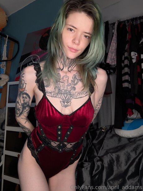 April Addams_ actriz atractiva archivo