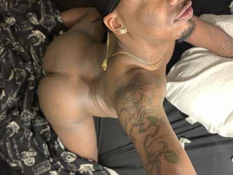 Rudetrniboi model erotic pic