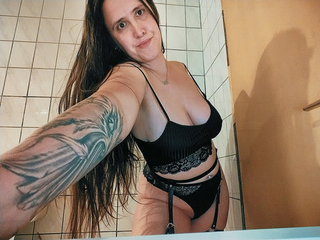 PETRA 666 hot actress image